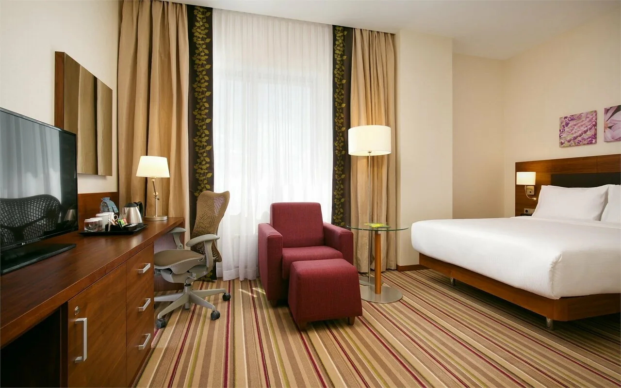 Интерьер номера в отеле Hilton Garden Inn